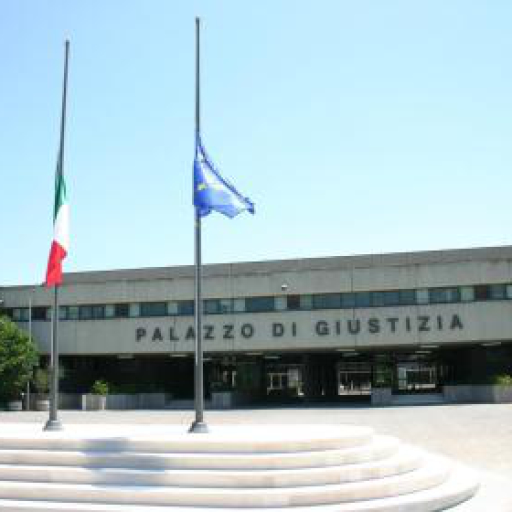 TRIBUNALE 4